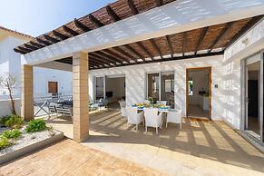 Protaras Sapphire Seaside Villa