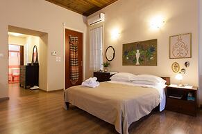 Psyri Neoclassical House w Yard