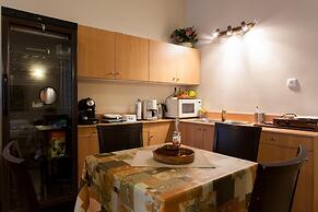 Psyri Neoclassical House w Yard