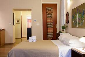 Psyri Neoclassical House w Yard