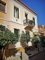 Psyri Neoclassical House w Yard