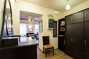 Psyri Neoclassical House w Yard