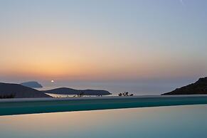 Spacious 6 Bdrm Stone Villa With Pool