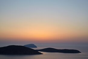 Spacious 6 Bdrm Stone Villa With Pool