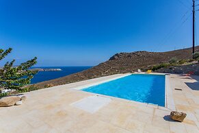 Spacious 6 Bdrm Stone Villa With Pool