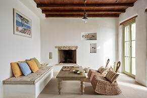 Spacious 6 Bdrm Stone Villa With Pool