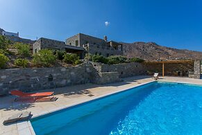 Spacious 6 Bdrm Stone Villa With Pool