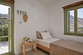 Spacious 6 Bdrm Stone Villa With Pool