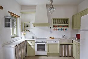 Spacious 6 Bdrm Stone Villa With Pool