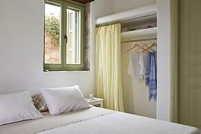 Spacious 6 Bdrm Stone Villa With Pool