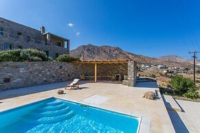 Spacious 6 Bdrm Stone Villa With Pool