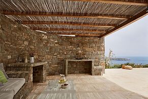 Spacious 6 Bdrm Stone Villa With Pool