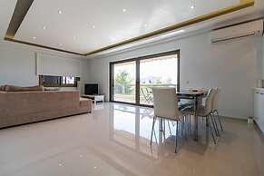 Amazing 2 Bdrm Sea View Holiday Apt