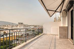 Cozy Deck Roof Apt at the Foothills of Acropolis