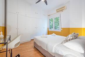 Spacious High-ceiling 2-bedroom by Acropolis Museum