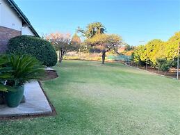 Twin Room in Hillside - 2087