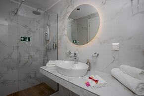 Myra Mare White Suite by Estia