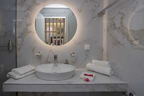 Myra Mare White Suite by Estia