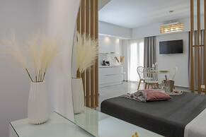 Myra Mare White Suite by Estia