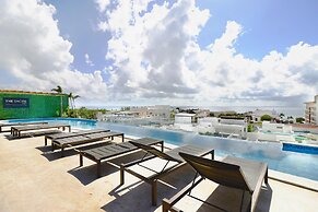 Central Modern 1 BR W Rooftop Pool and Ocean View