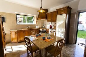 Villa Janota by Acasadascasas