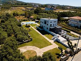 Villa Sfedami With Private Pool and Children Safet
