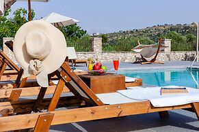 Villa Sfedami With Private Pool and Children Safet