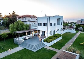 Villa Sfedami With Private Pool and Children Safet