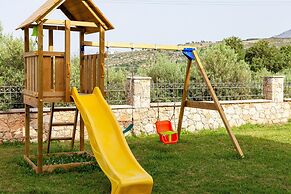 Villa Sfedami With Private Pool and Children Safet