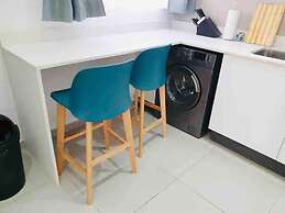 Contemporary 2 bed in Suburbs - 2080