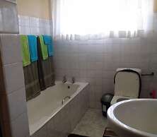 Guesthouse With Green Garden and Pool - 2102