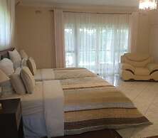 Guesthouse With Green Garden and Pool - 2102