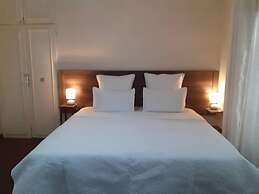 Guesthouse With Green Garden and Pool - 2102