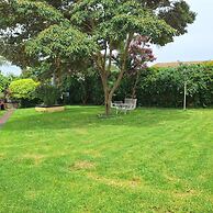 Guesthouse With Green Garden and Pool - 2102