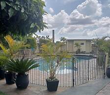 Guesthouse With Green Garden and Pool - 2102