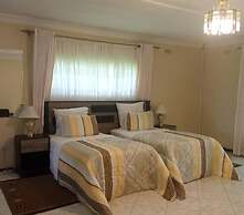 Guesthouse With Green Garden and Pool - 2102