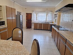 Guesthouse With Green Garden and Pool - 2102