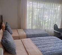 Guesthouse With Green Garden and Pool - 2102