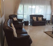 Guesthouse With Green Garden and Pool - 2102