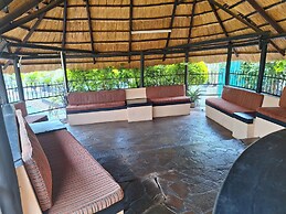 Guesthouse With Green Garden and Pool - 2102