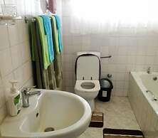 Guesthouse With Green Garden and Pool - 2102