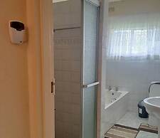 Guesthouse With Green Garden and Pool - 2102