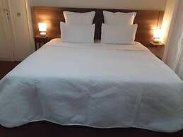 Guesthouse With Green Garden and Pool - 2102