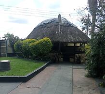 Guesthouse With Green Garden and Pool - 2102