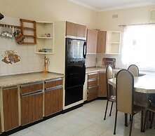 Guesthouse With Green Garden and Pool - 2102