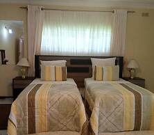 Guesthouse With Green Garden and Pool - 2102