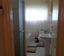 Guesthouse With Green Garden and Pool - 2102