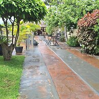 Guesthouse With Green Garden and Pool - 2102