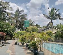 Guesthouse With Green Garden and Pool - 2102