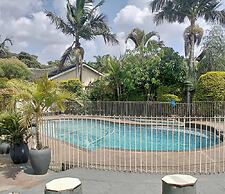 Guesthouse With Green Garden and Pool - 2102